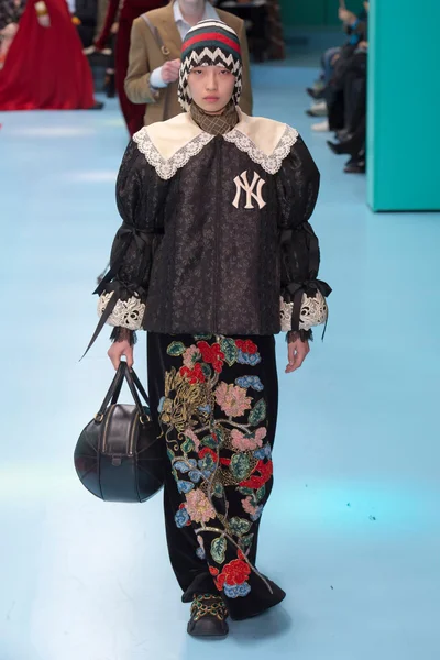 Look 18